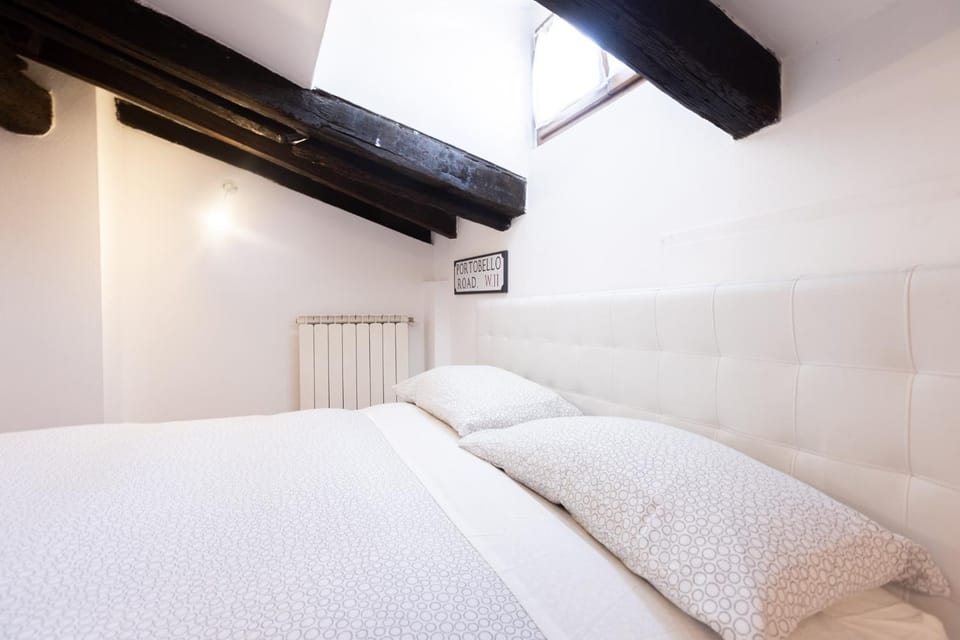 Bed, Photo of the whole room, Bedroom, internet