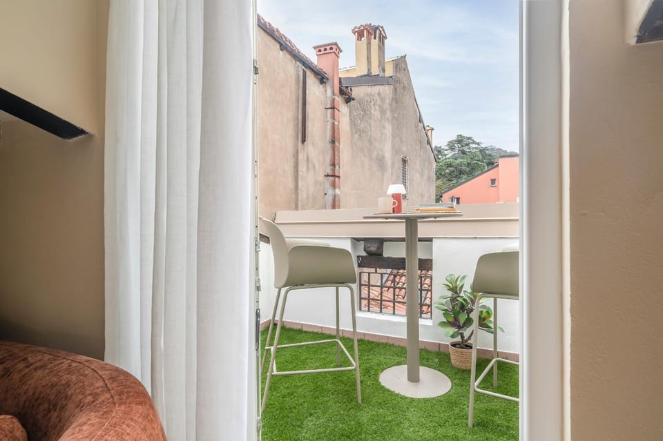Just Urban Stays - Elegant 2-BR Penthouse with Balcony in City Center Apartment in Bologna