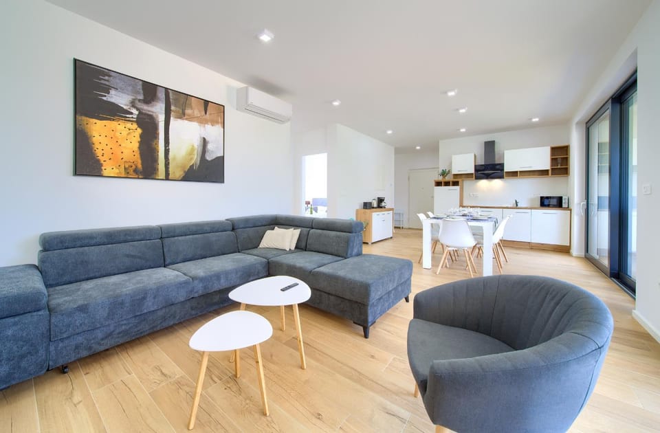 Kitchen or kitchenette, Living room, Seating area, Dining area, minibar