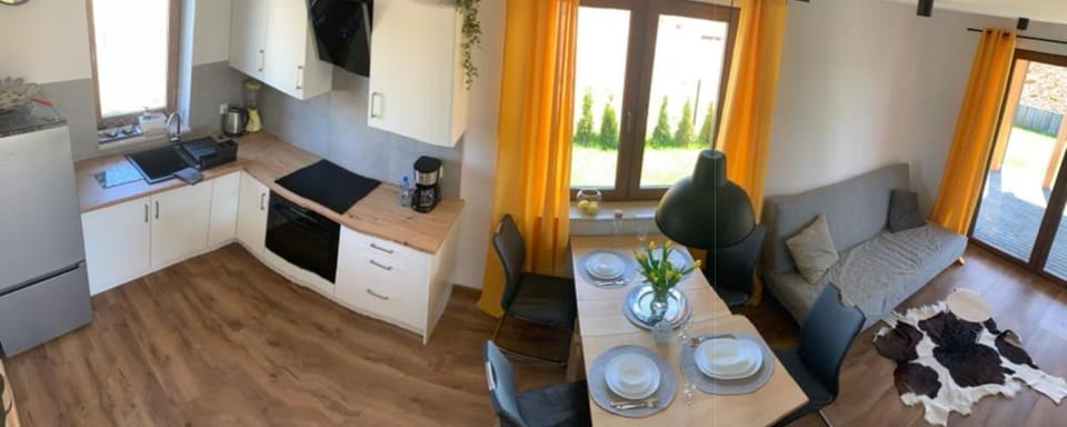 Place of worship, Library, TV and multimedia, Coffee/tea facilities, Kitchen or kitchenette, Living room, Dining area, Area and facilities, Family, Facility for disabled guests, furniture, locker, stove, toaster, kitchen