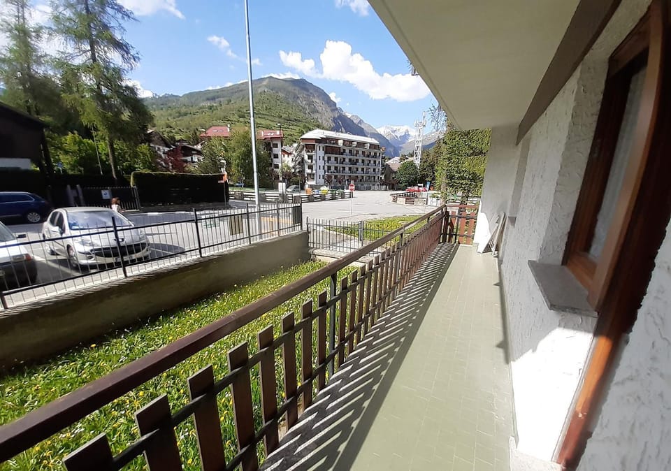 Balcony/Terrace, City view