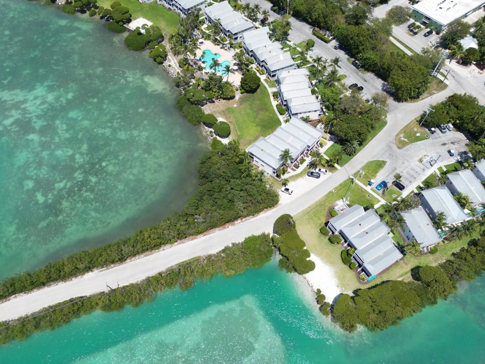 Property building, Neighbourhood, Natural landscape, Bird's eye view, Sea view