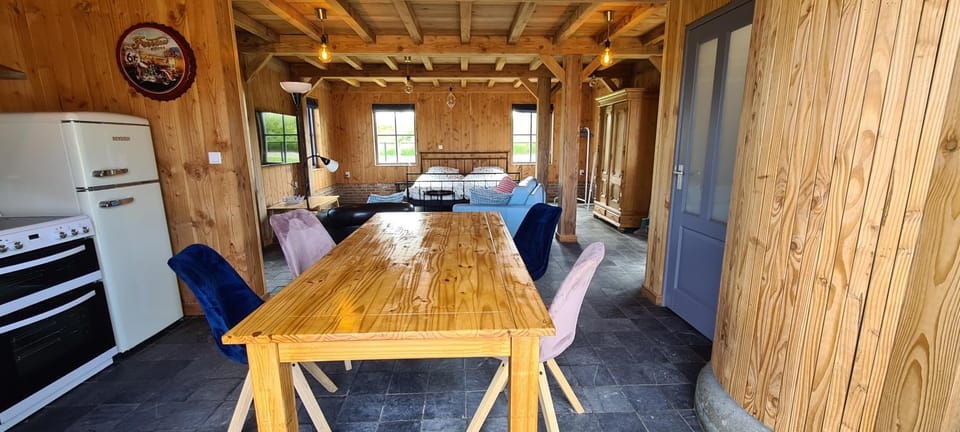 Kitchen or kitchenette, Living room, Seating area, Dining area, Bedroom, pet friendly, stove