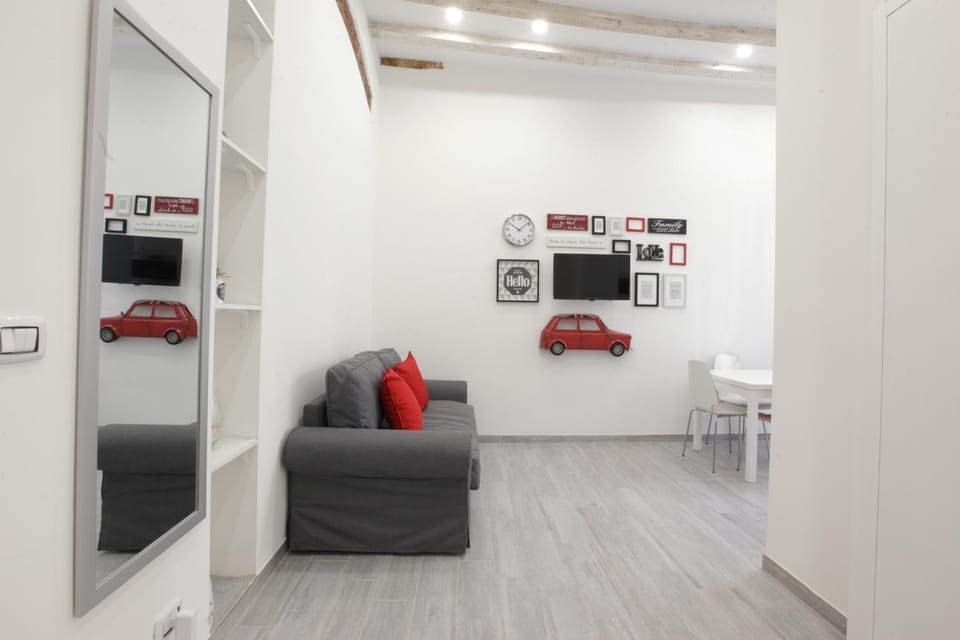 TV and multimedia, Living room, Seating area, air conditioner