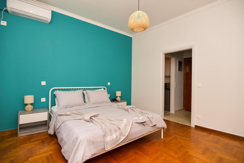 Photo of the whole room, air conditioner