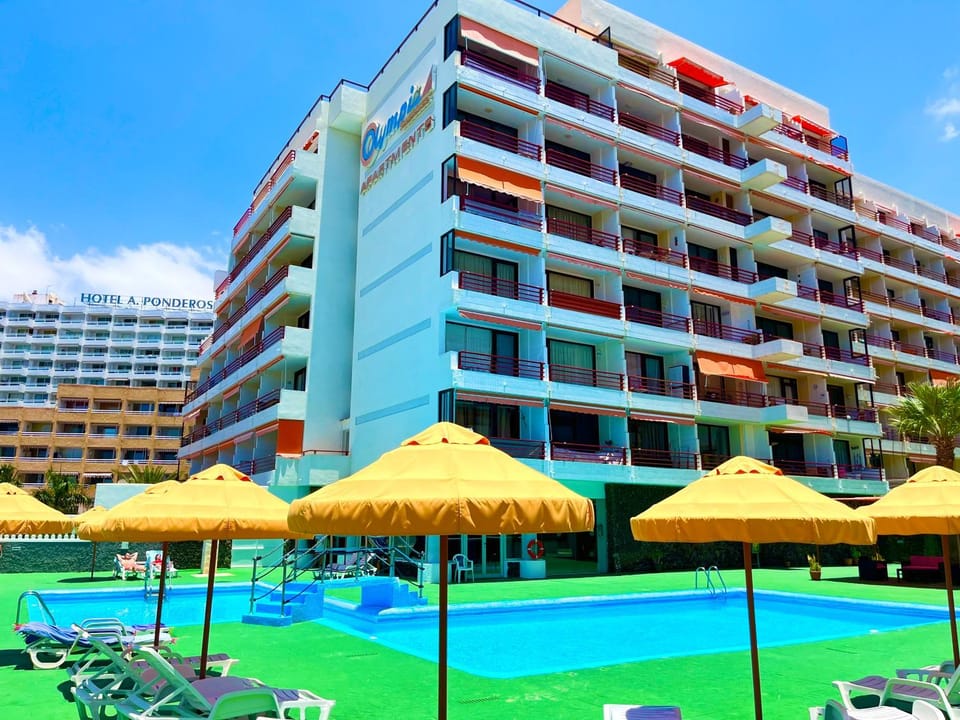 Property building, Garden, Pool view, Swimming pool