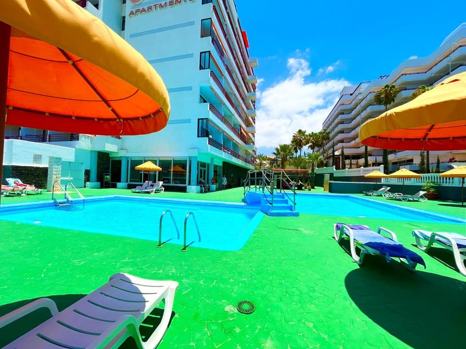 Property building, Pool view, Swimming pool, sunbed