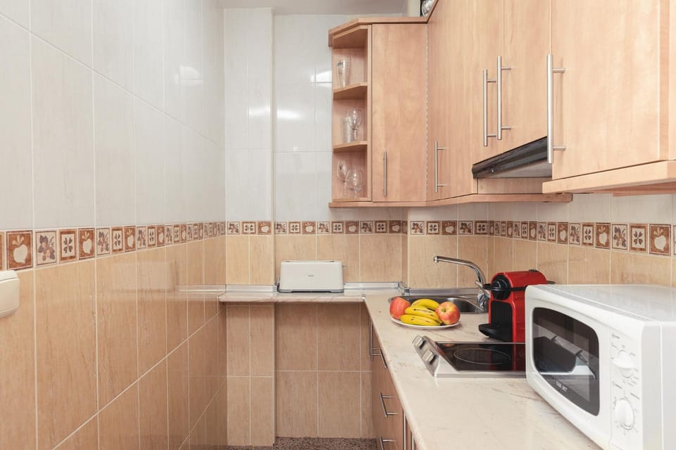 minibar, stove, toaster, kitchen