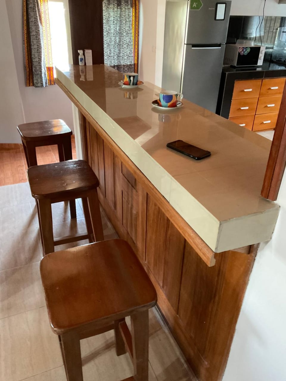 Kitchen or kitchenette, minibar