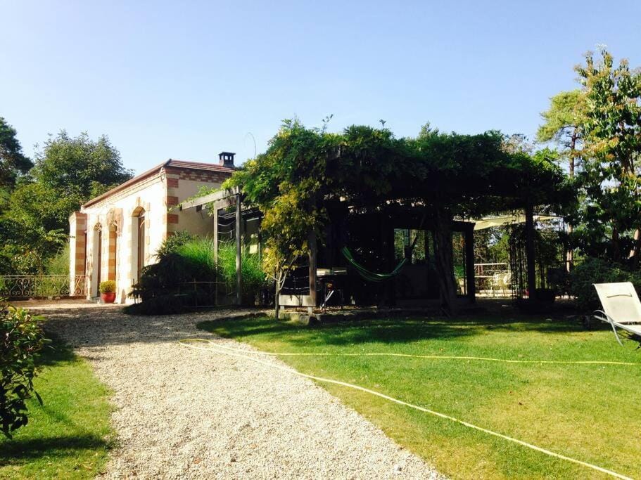 Property building, Day, Garden, Garden view