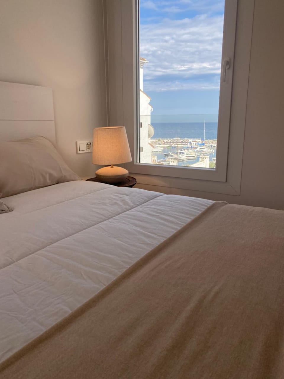 Bed, Natural landscape, Photo of the whole room, Bedroom, Sea view