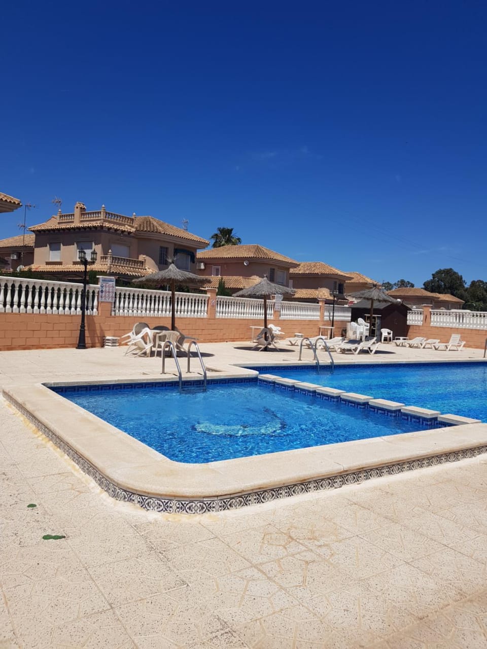 Day, Swimming pool, sunbed