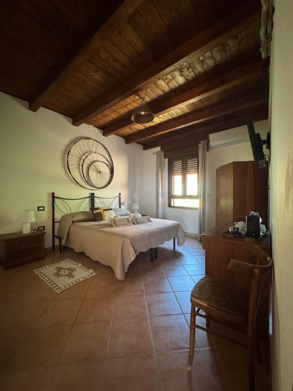 Bedroom, Drinks, towels