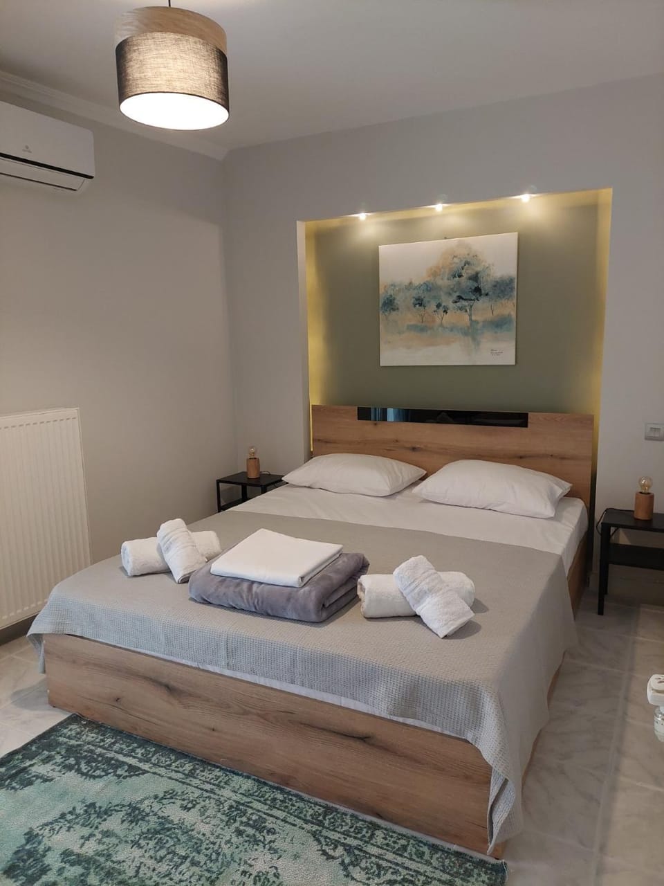 Bed, Photo of the whole room, Bedroom, air conditioner