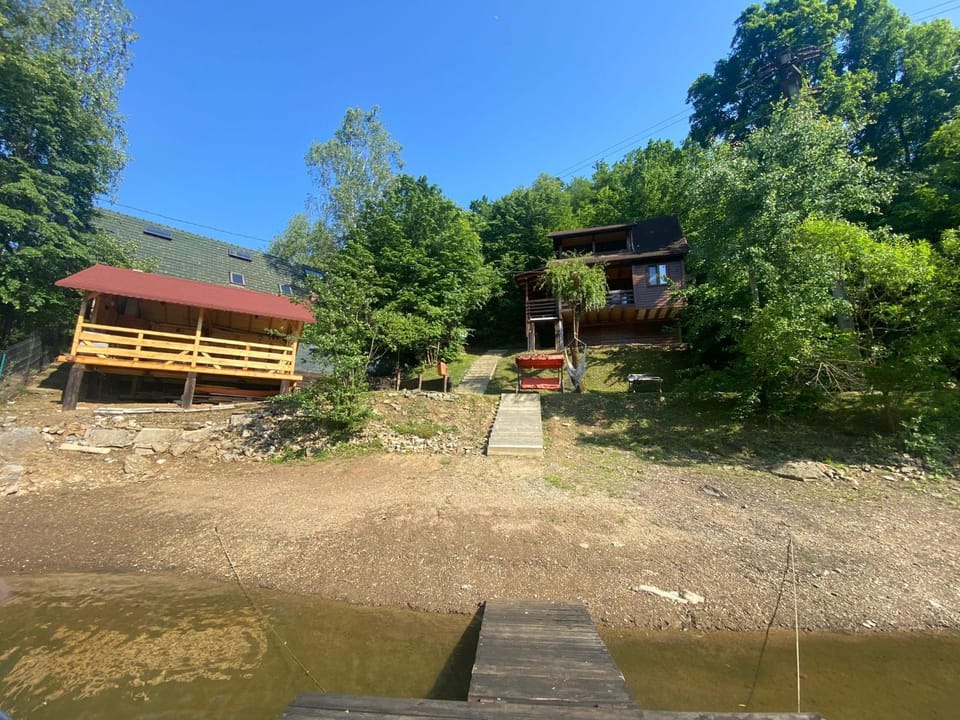 Property building, Restaurant/places to eat, Natural landscape, BBQ facilities