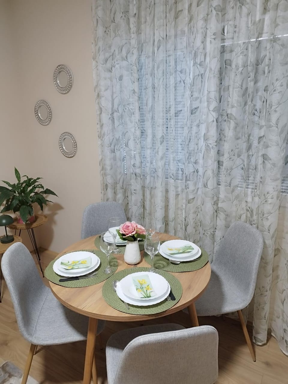 Seating area, Dining area