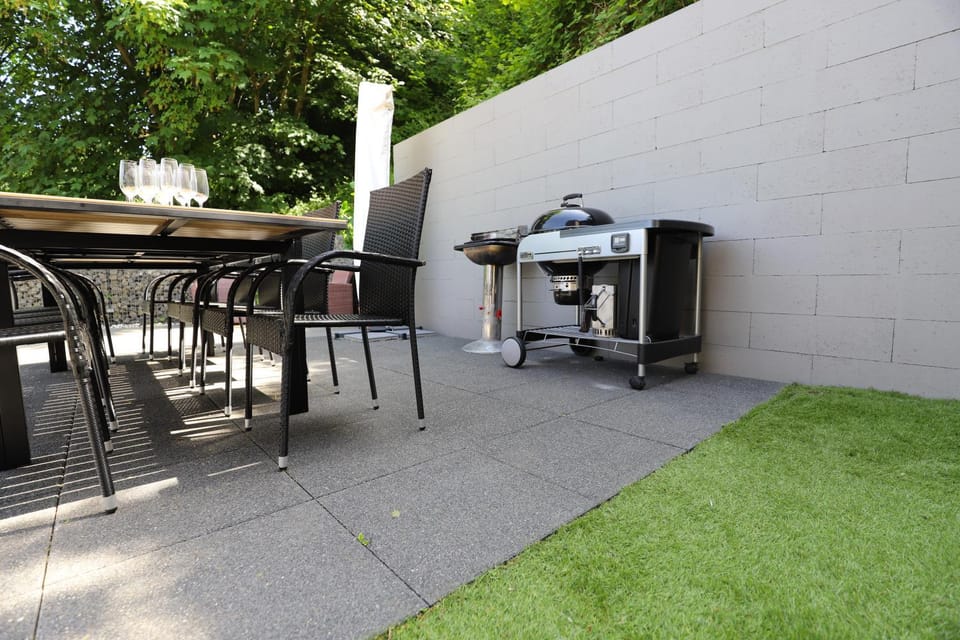 Patio, Communal lounge/ TV room, Day, BBQ facilities, Dining area