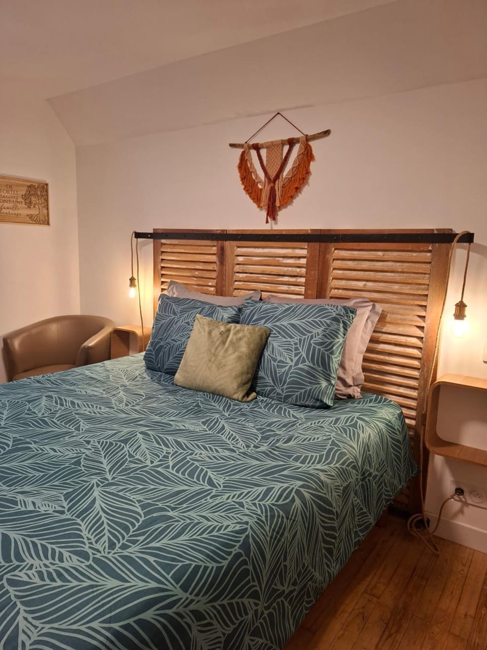 Bed, Photo of the whole room, Bedroom