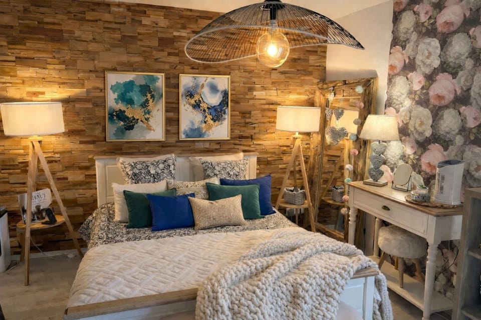 Bed, Photo of the whole room, Bedroom