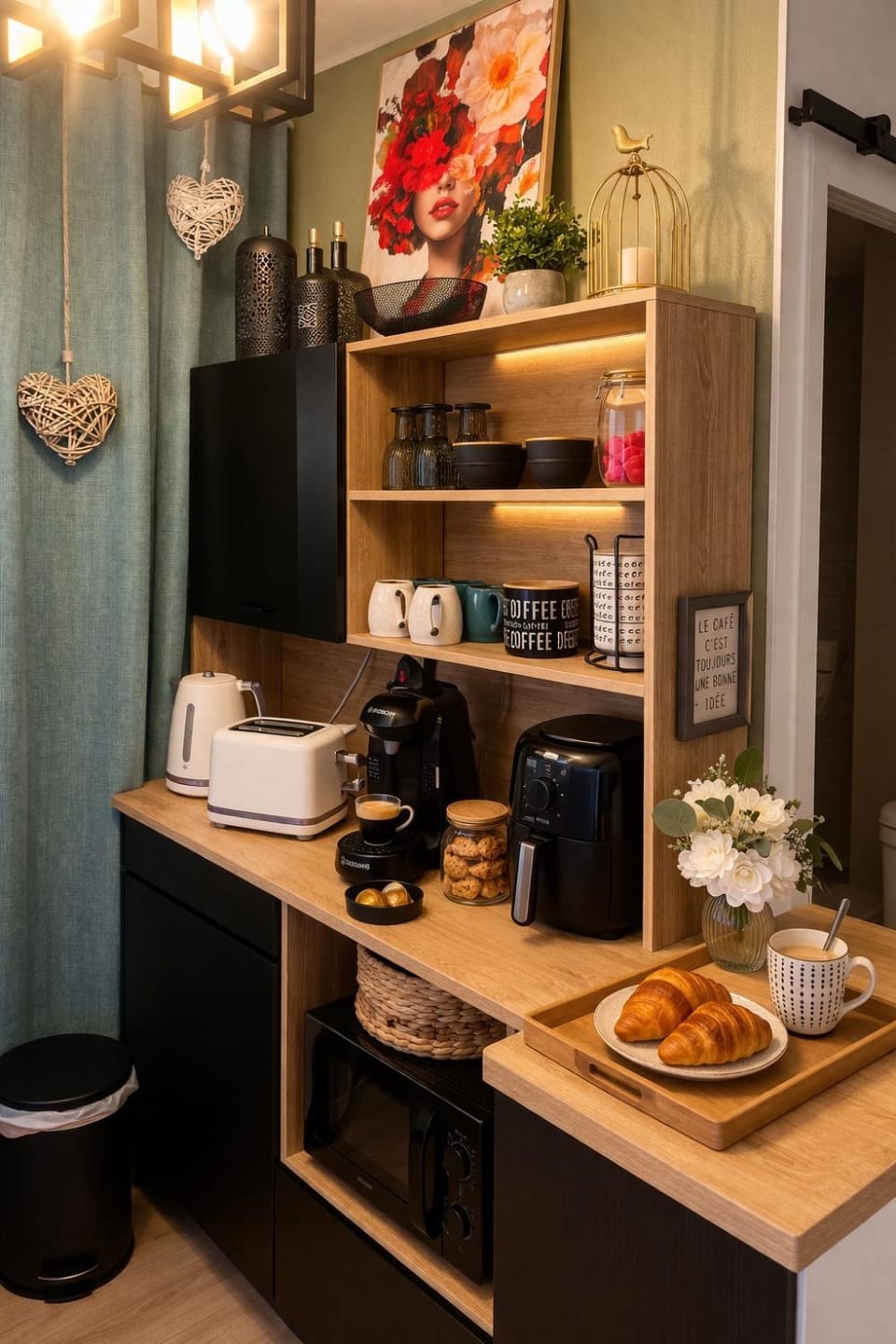 Coffee/tea facilities, Kitchen or kitchenette, stove, toaster