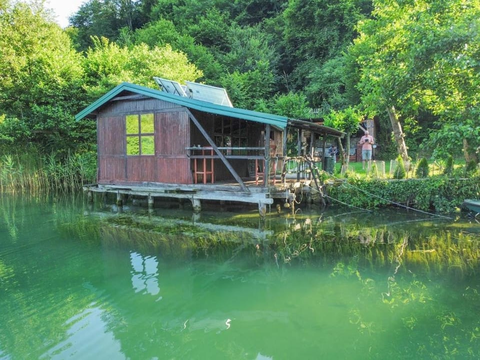 Property building, Natural landscape, Balcony/Terrace, Lake view