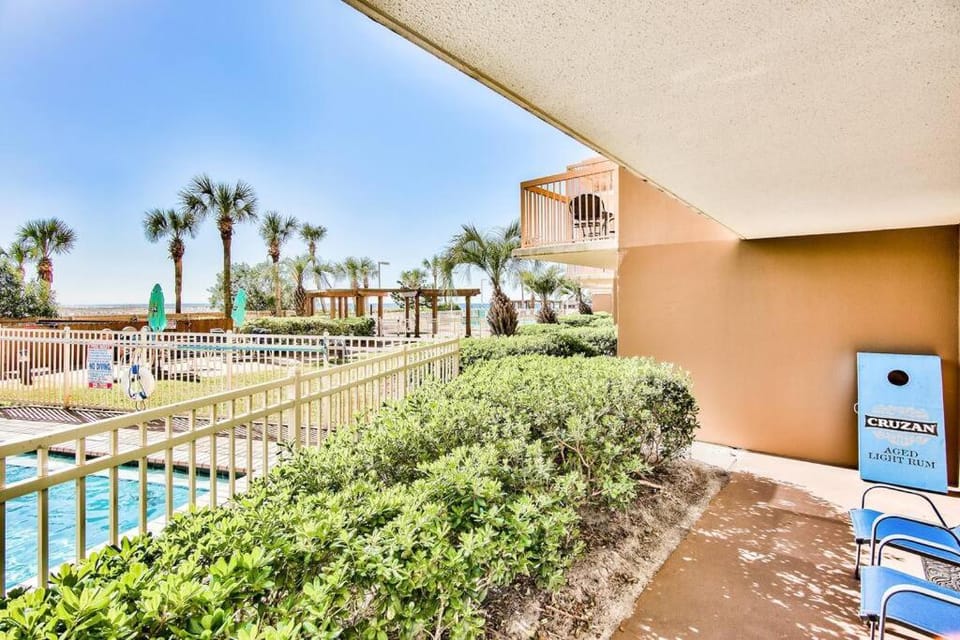 Pelican Beach Resort-Walkout Unit-On the Beach Apartment in Destin