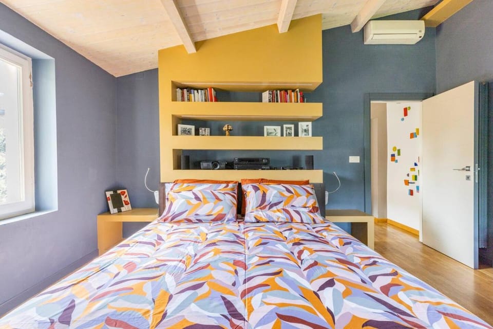 Bed, Photo of the whole room, Bedroom, air conditioner