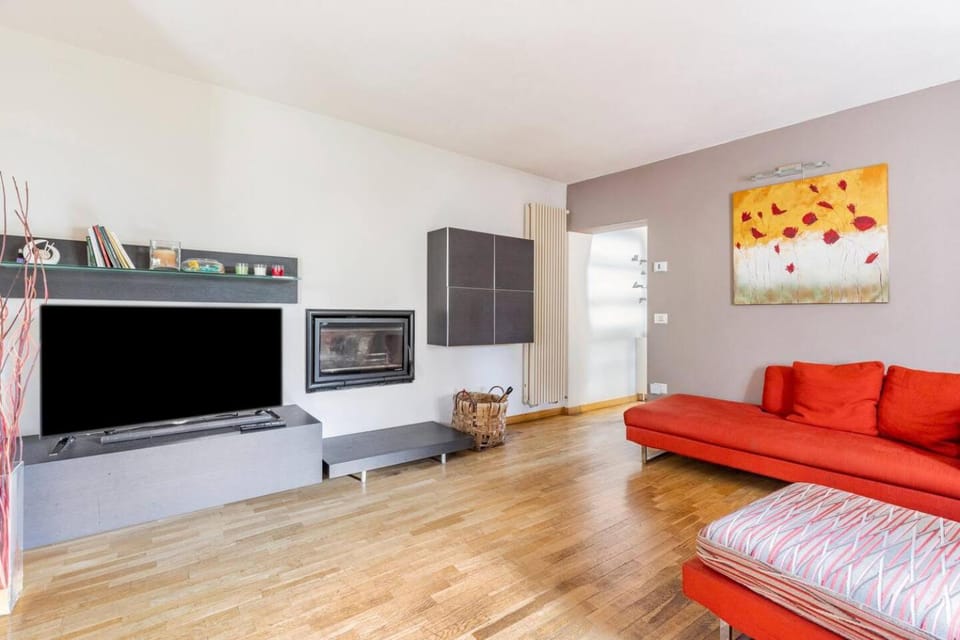 TV and multimedia, Living room, Evening entertainment