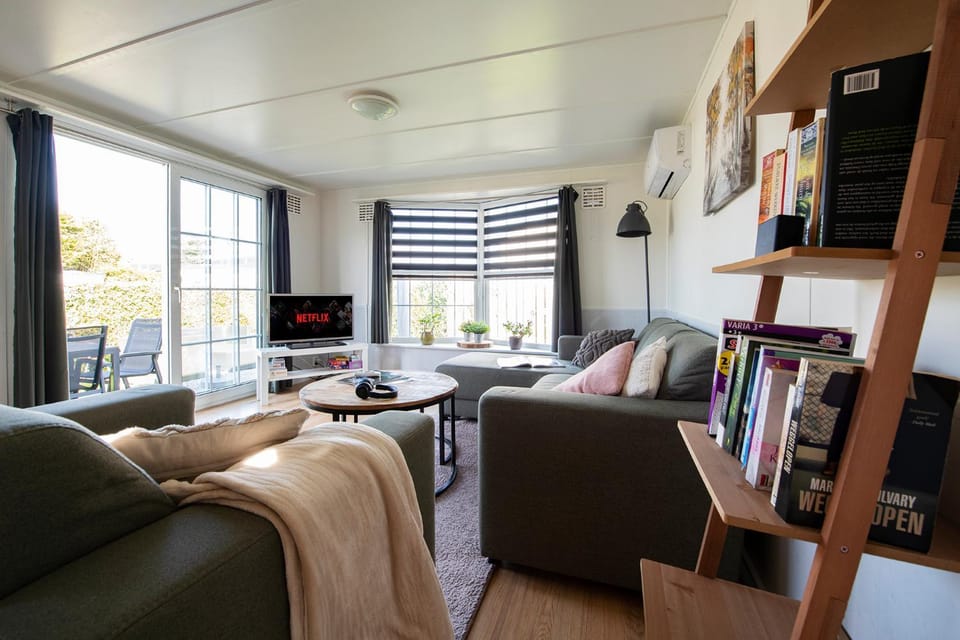 Library, Living room, Seating area