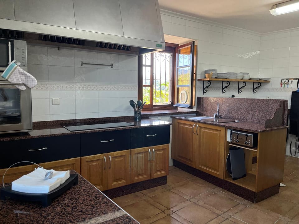 Kitchen or kitchenette, minibar, pet friendly, stove, toaster