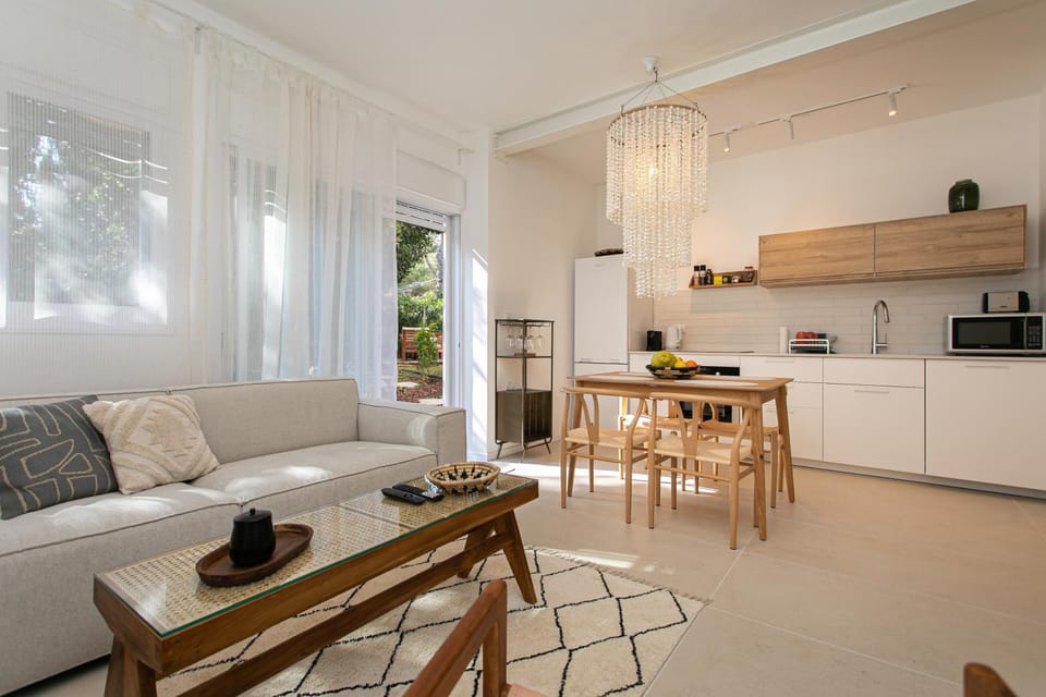 Coffee/tea facilities, Kitchen or kitchenette, Living room, Seating area, Dining area, minibar, pet friendly, stove