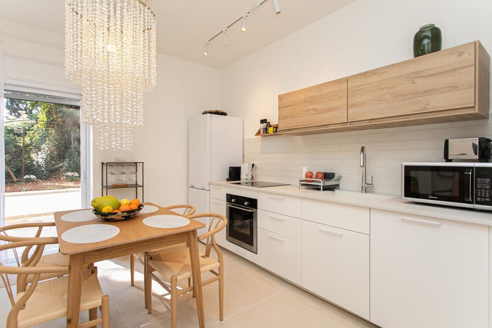Kitchen or kitchenette, Dining area, dishwasher, minibar, pet friendly, stove