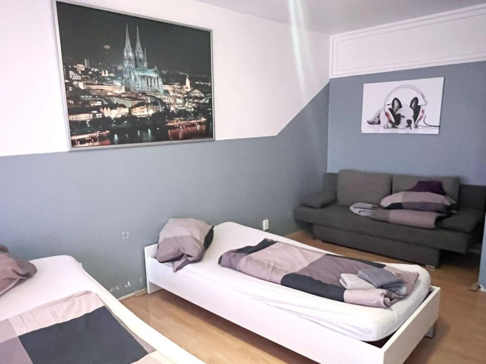 Bed, Living room, Photo of the whole room, Seating area, Bedroom