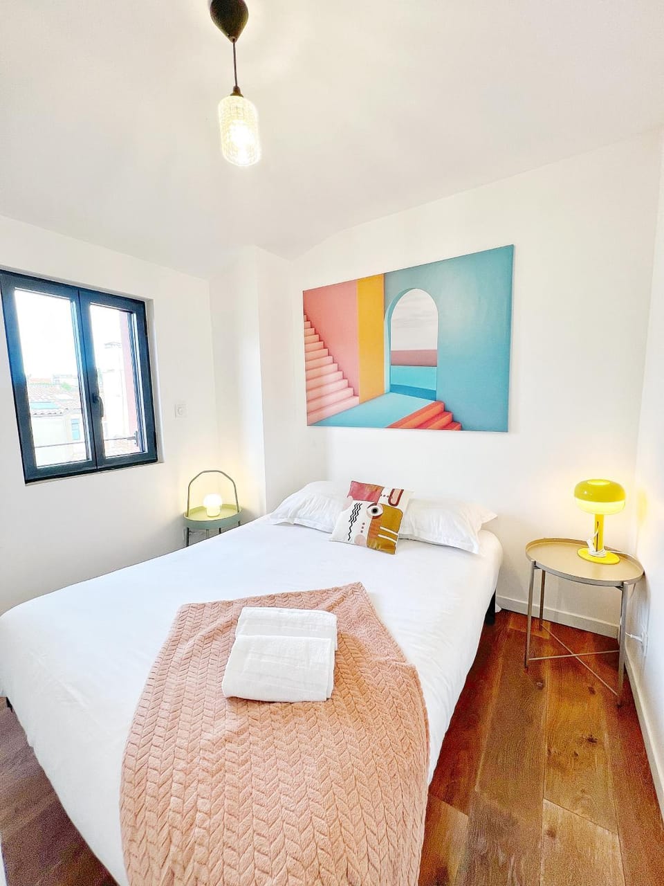 Bed, Photo of the whole room, Bedroom, towels