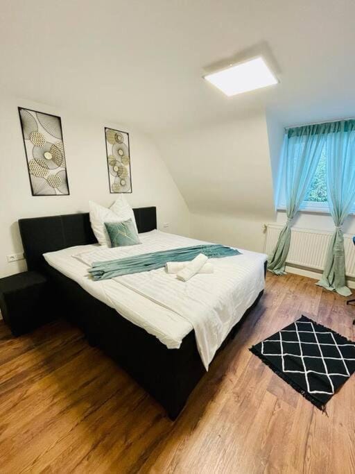 3Room- Central, Modern near MTU- The Tulip by Lakescape FeWos Apartment in Friedrichshafen