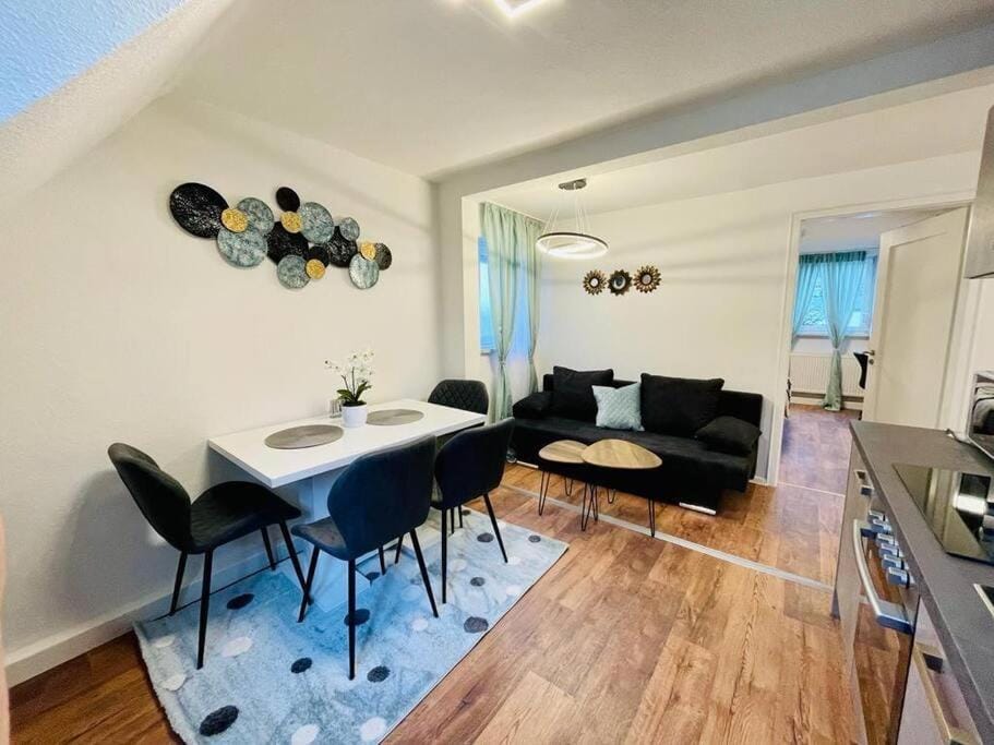 3Room- Central, Modern near MTU- The Tulip by Lakescape FeWos Apartment in Friedrichshafen