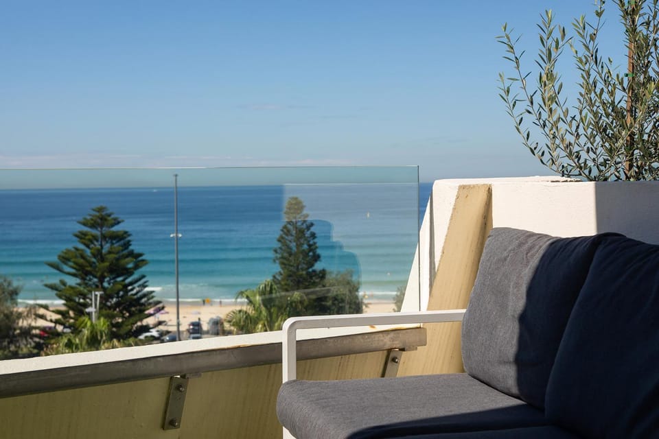 Bondi Beach Waves Beachfront Apartment Apartment in Parking lot