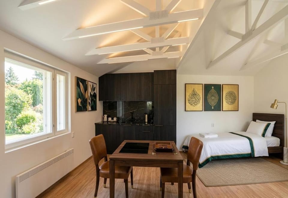 Living room, Photo of the whole room, Dining area
