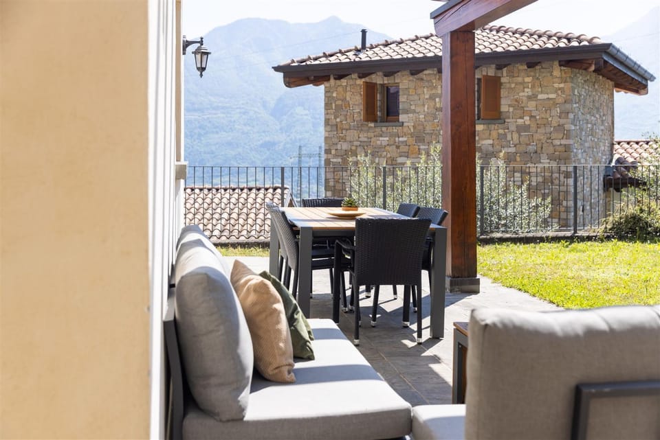 Property building, Patio, Spring, Day, Dining area, Mountain view