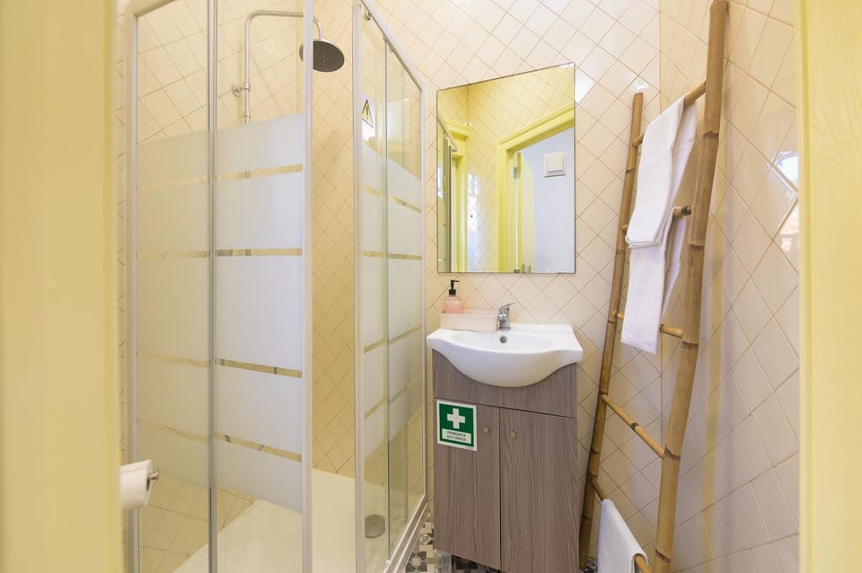 Shower, Bathroom, towels