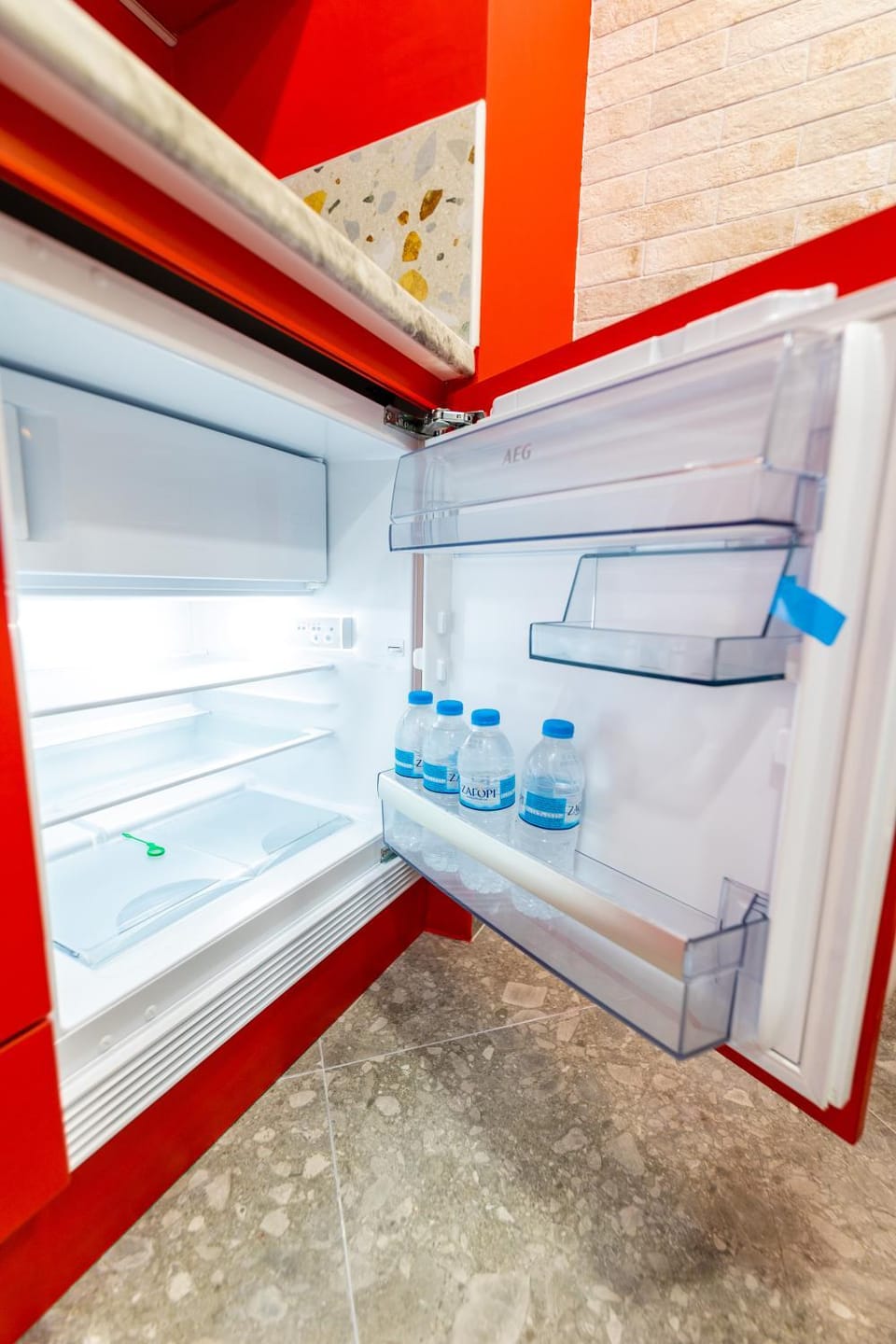 Kitchen or kitchenette, Drinks, kitchen