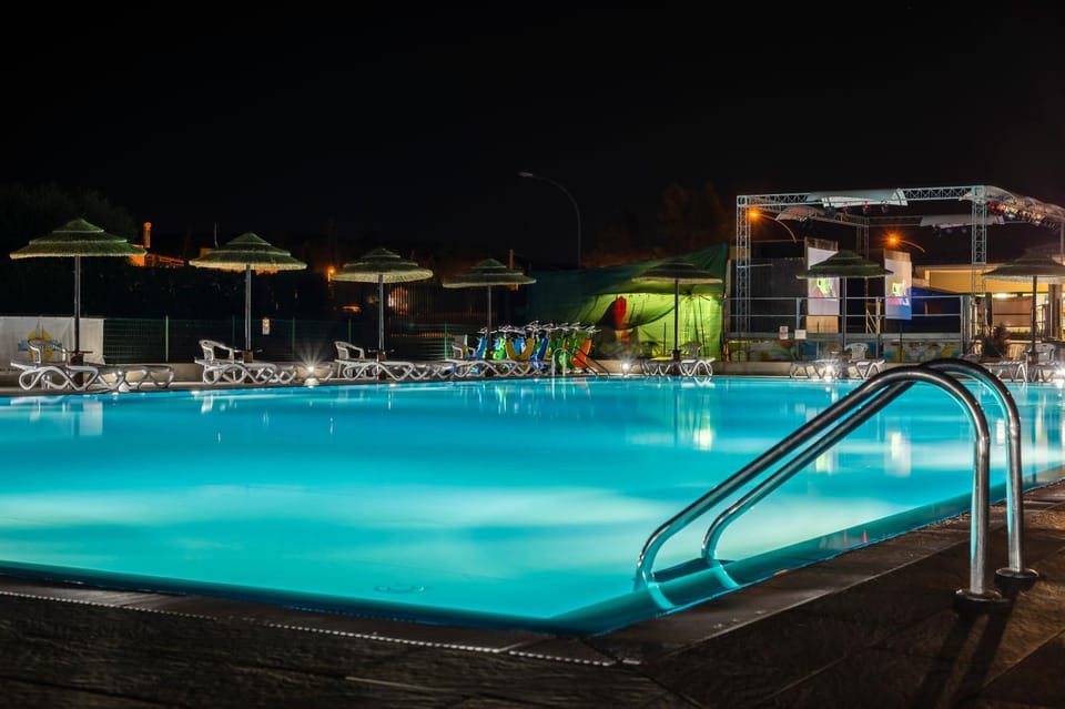 Swimming pool, Swimming pool