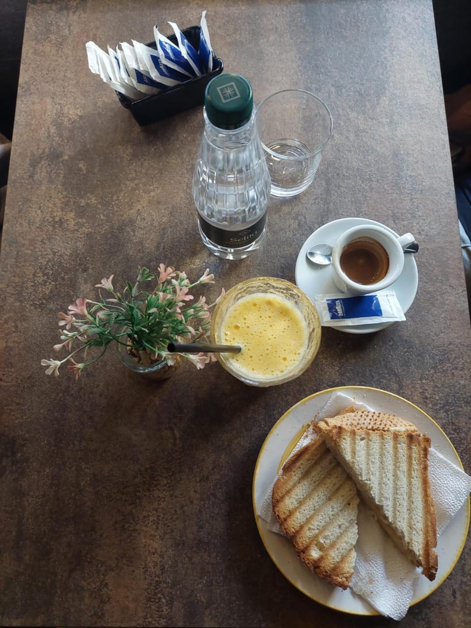 Lounge or bar, Food and drinks, Food, Breakfast