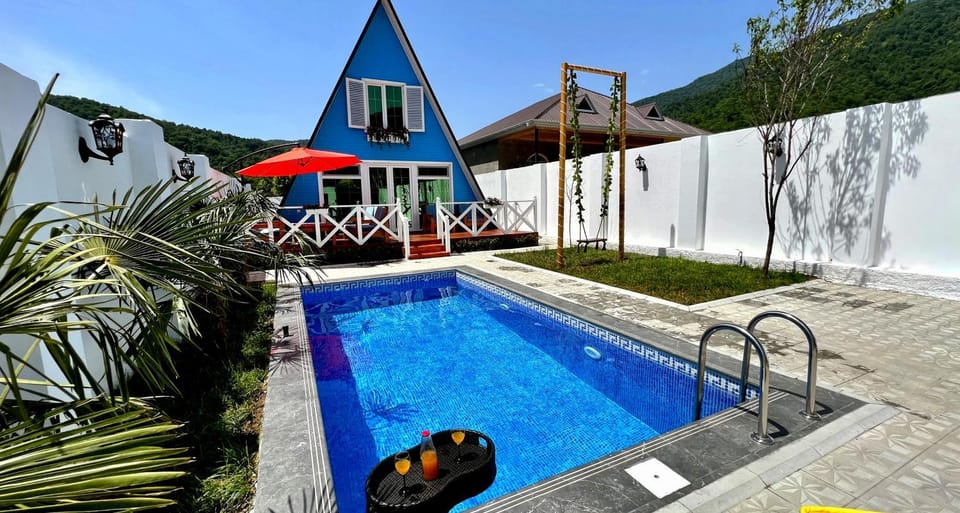 Property building, Day, Garden, Hot Tub, Garden view, Pool view, Swimming pool, Swimming pool, sunbed