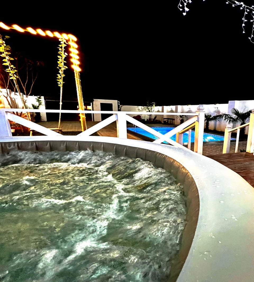 Night, Natural landscape, Hot Tub, Pool view, Swimming pool
