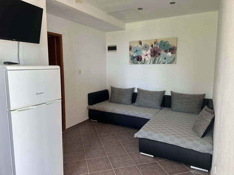 Villa M, 4 Persons zapad on the beach, ground floor Apartment in Zadar County