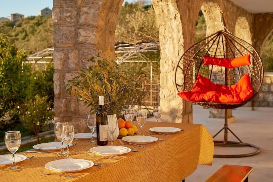 House with Garden &Sauna, 15-Min Walk to the Beach Villa in Budva Municipality