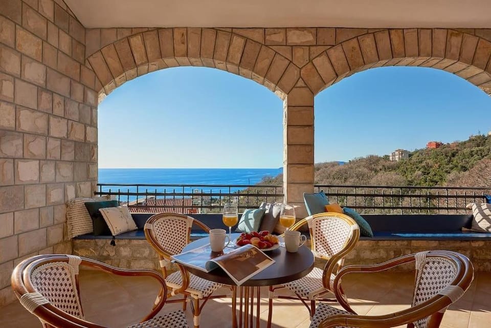 House with Garden &Sauna, 15-Min Walk to the Beach Villa in Budva Municipality