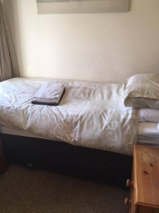 24 Broomfield area, Newport, TF10 7 House in England