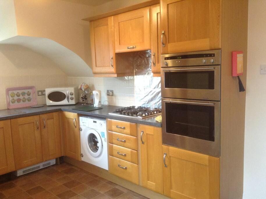 3 Broomfield area, Newport TF10 7 House in England